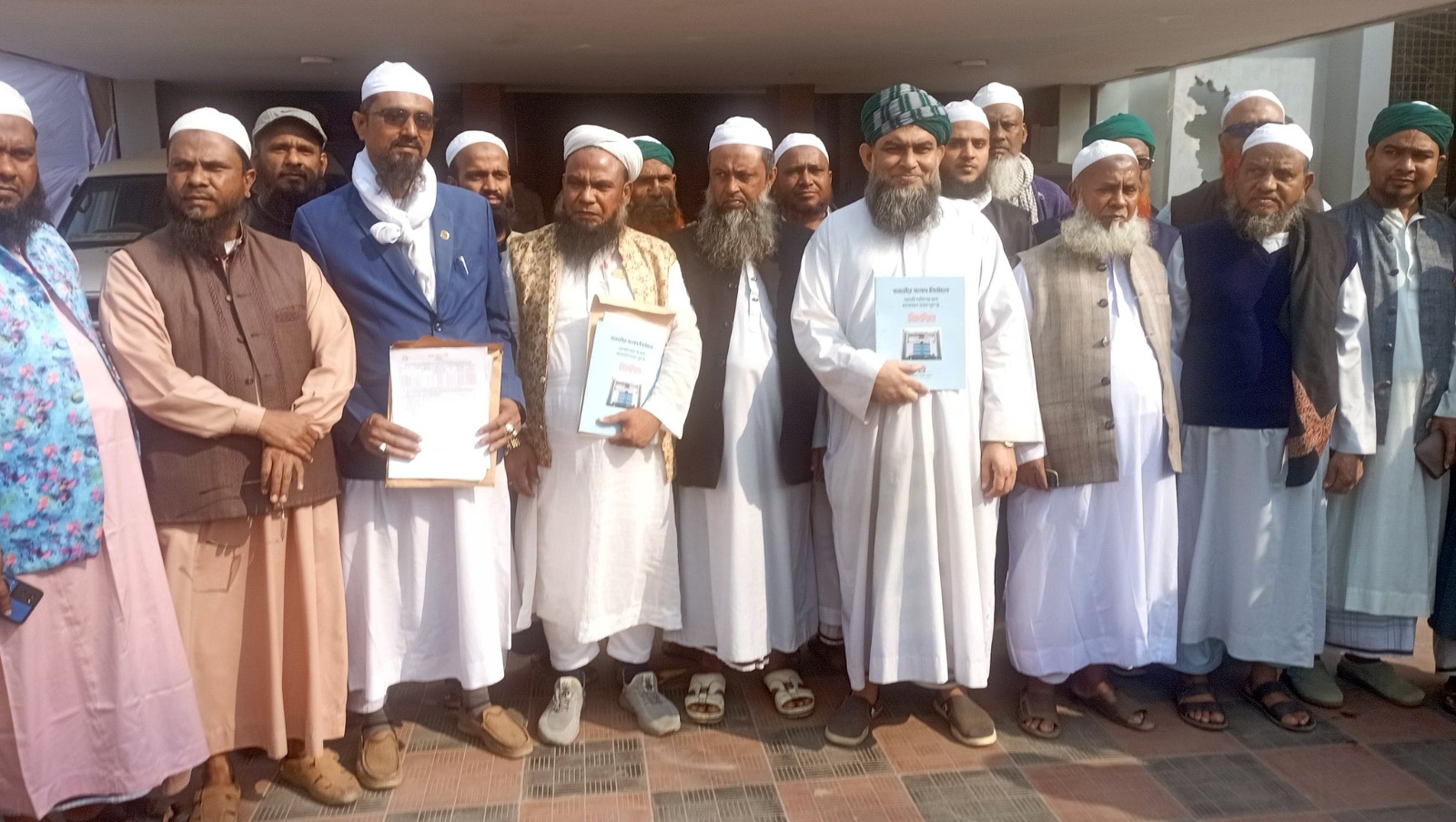 নারায়ণগঞ্জে হাতপাখার তিন প্রার্থী র মনোনয়ন ফরম গ্রহণ